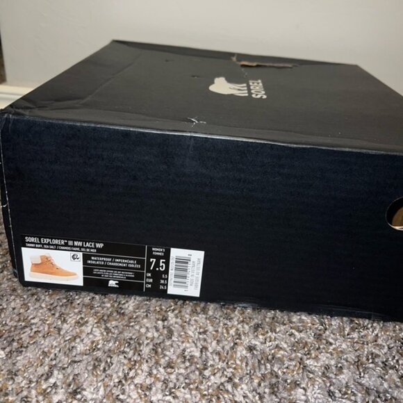 UGG Classic Short: Timeless Warmth for Every Step - Picture 7 of 7